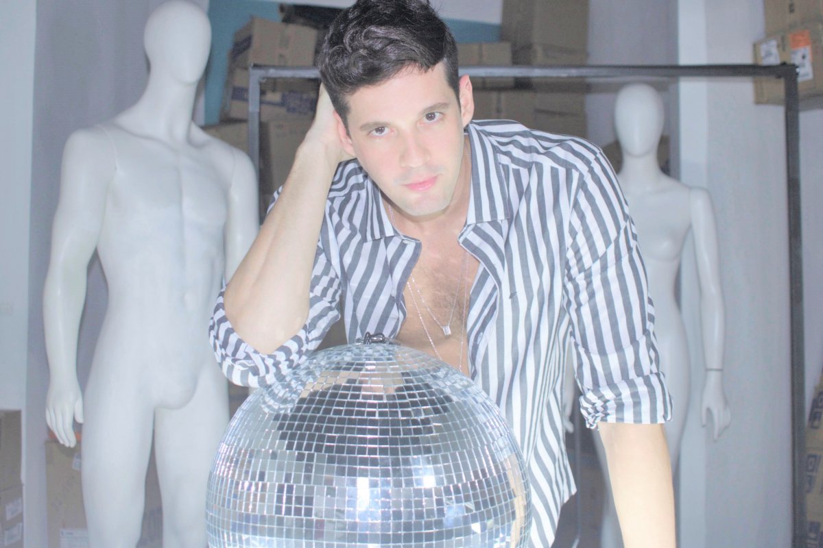 Neto Maia faz primeiro show aberto ao público