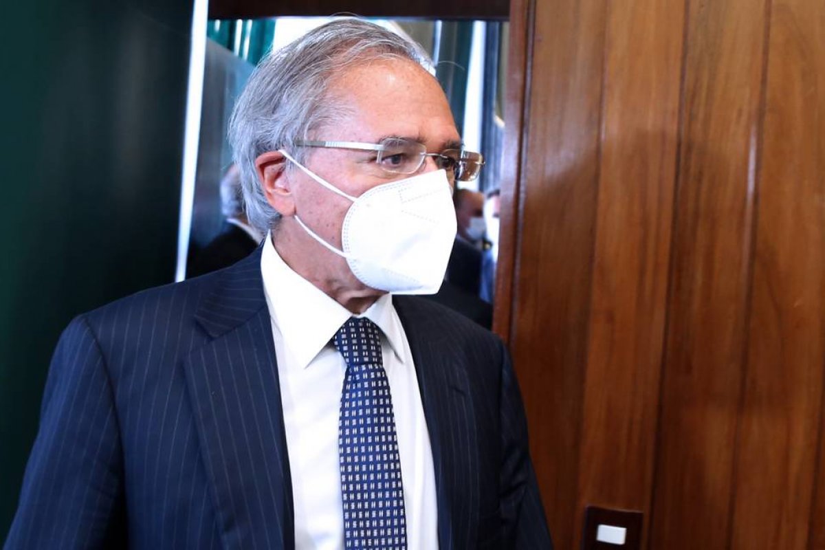 "Não tenho como pagar R$ 90 bilhões de precatórios esse ano", diz Guedes