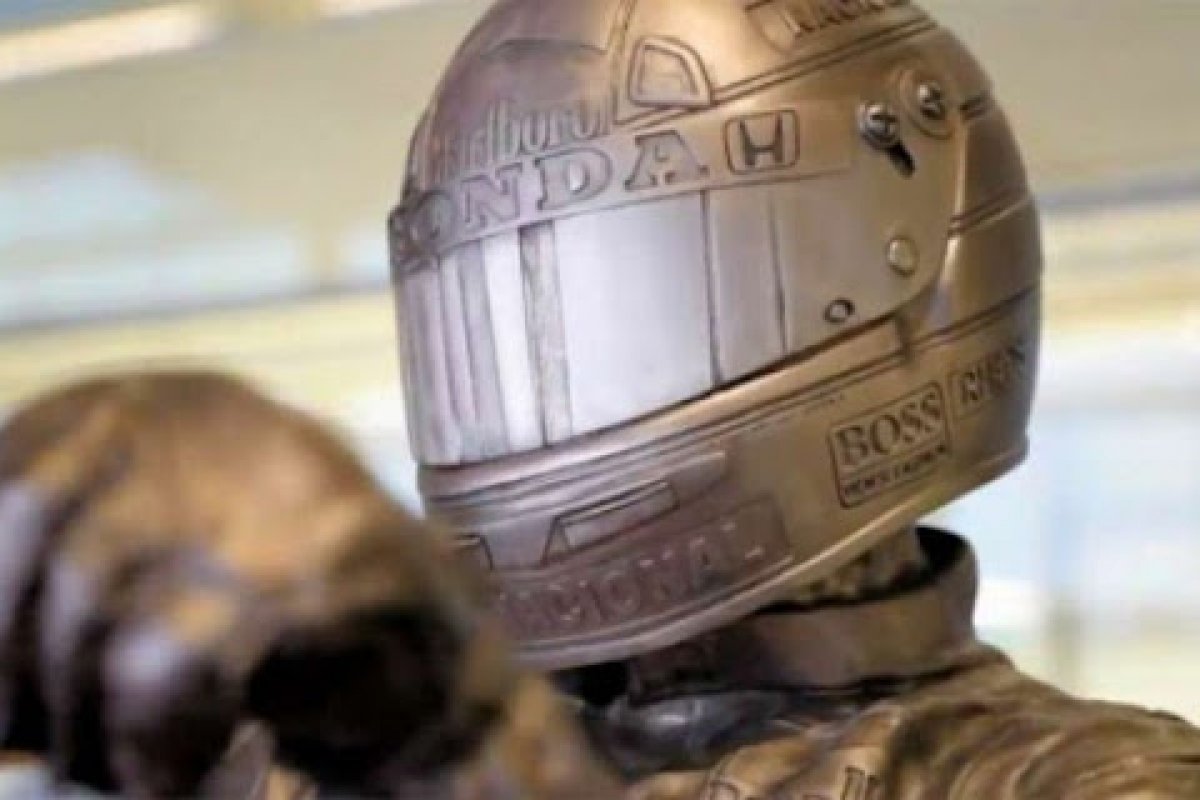 McLaren inaugura escultura de bronze em homenagem a Ayrton Senna