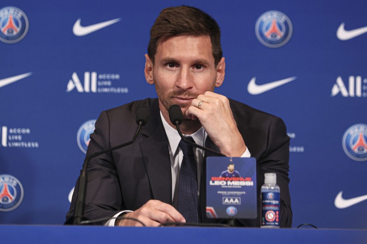 Messi, agora no PSG, recebe parte do salário em criptomoedas