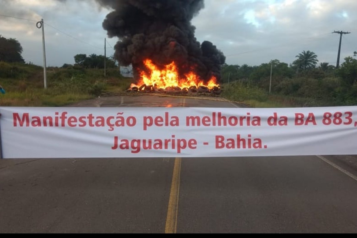 Moradores de Jaguaripe protestam contra buracos na via de acesso ao município