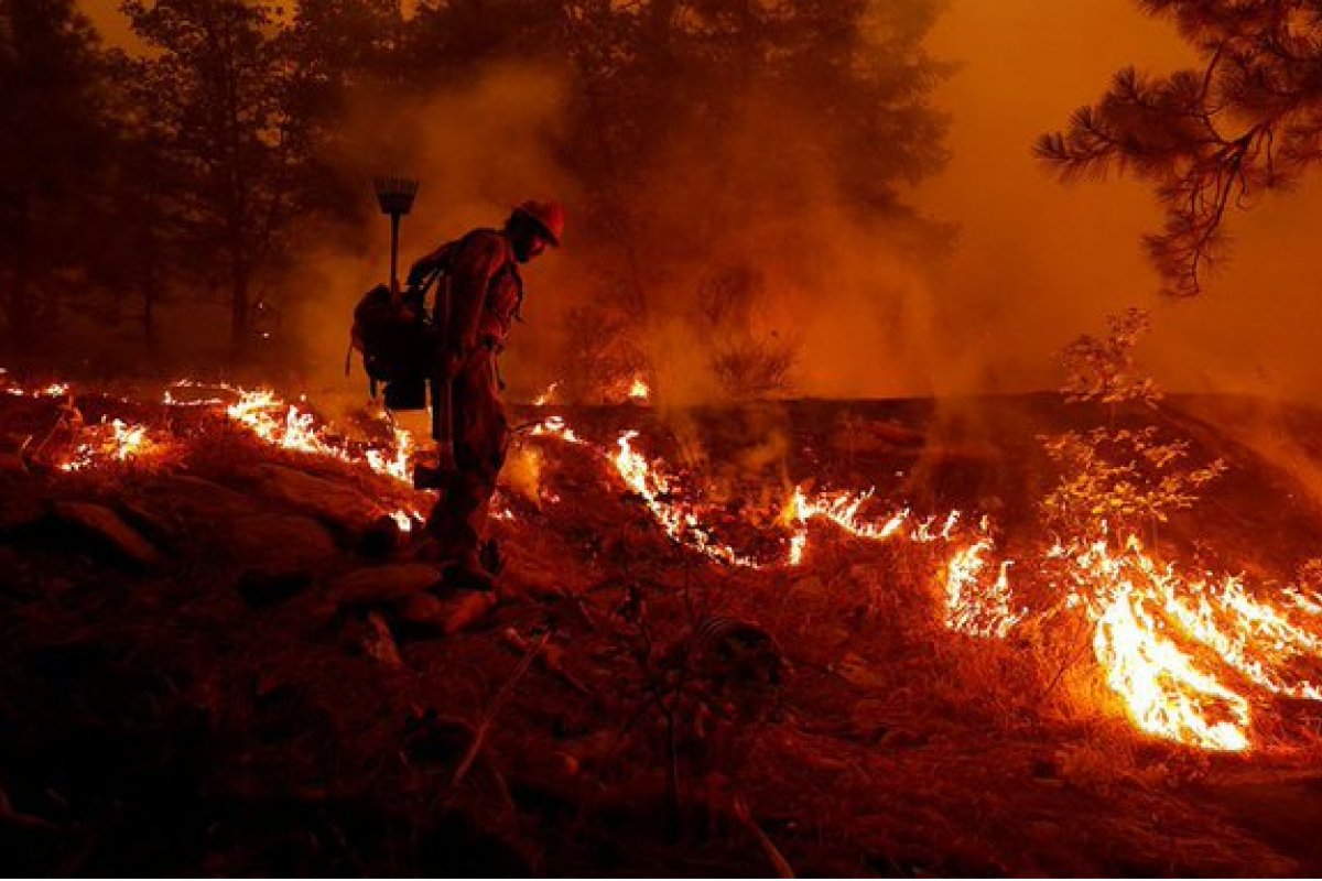 Incêndio na Califórnia, nos EUA, já atingiu 550 casas