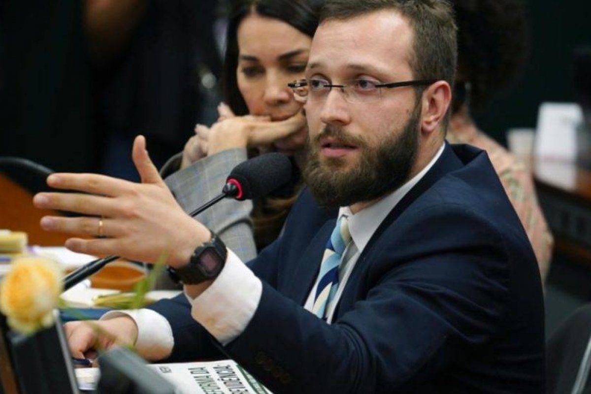 STF investiga Filipe Barros e delegado da PF por divulgação de inquérito sigiloso