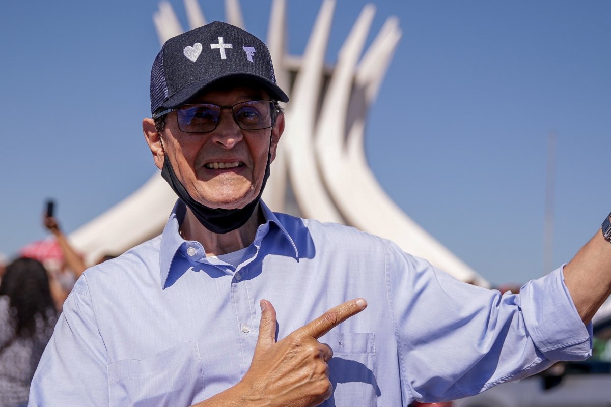 Ministro do STF determina prisão de Roberto Jefferson