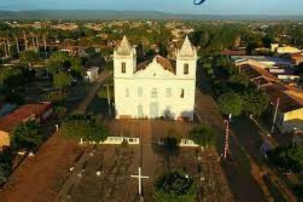 Tribunal de Contas pune prefeito de Paratinga por contratação irregular