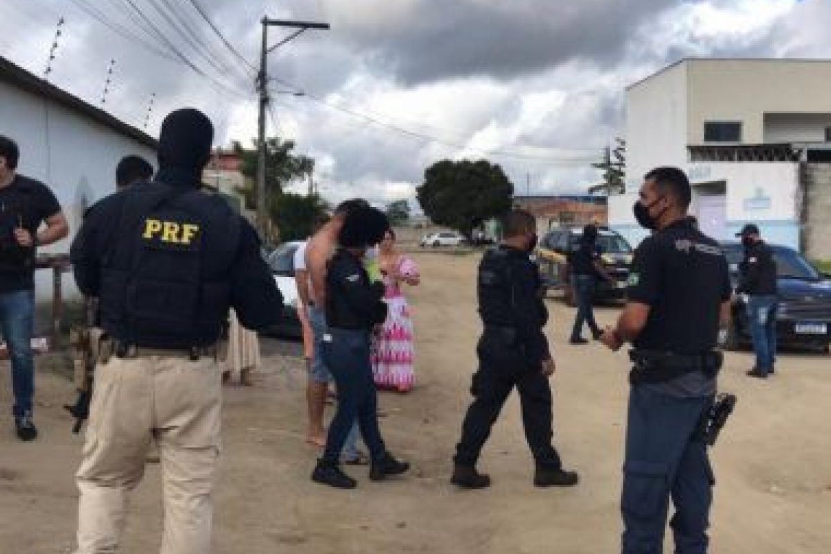 Família de ciganos é alvo de operação contra fraude em locação de veículos em Eunápolis