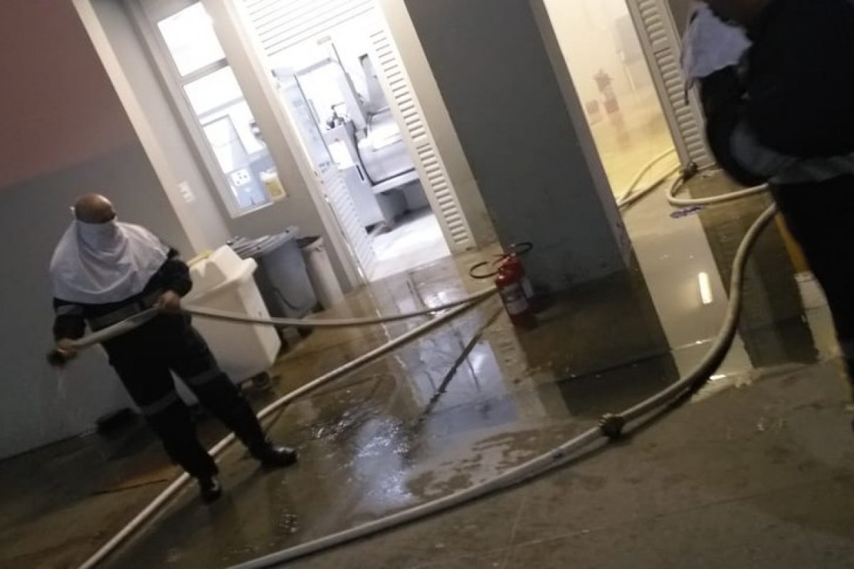 Hospital em São Paulo pega fogo e assusta funcionários