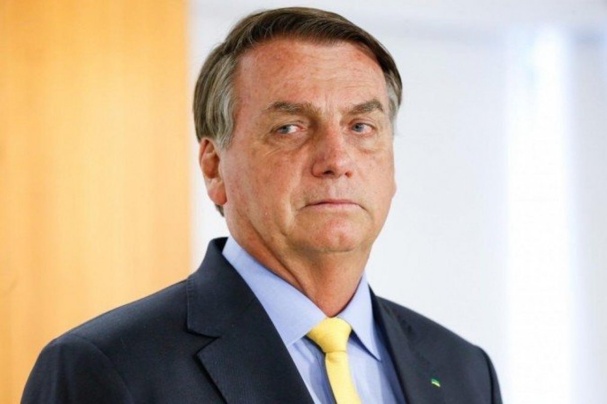 Bolsonaro pedirá ao Senado a abertura de processo contra Moraes e Barroso
