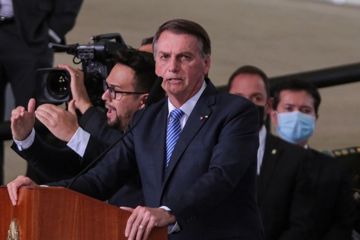 Presidente pedirá impeachment de ministros do STF, reforça Eduardo Bolsonaro