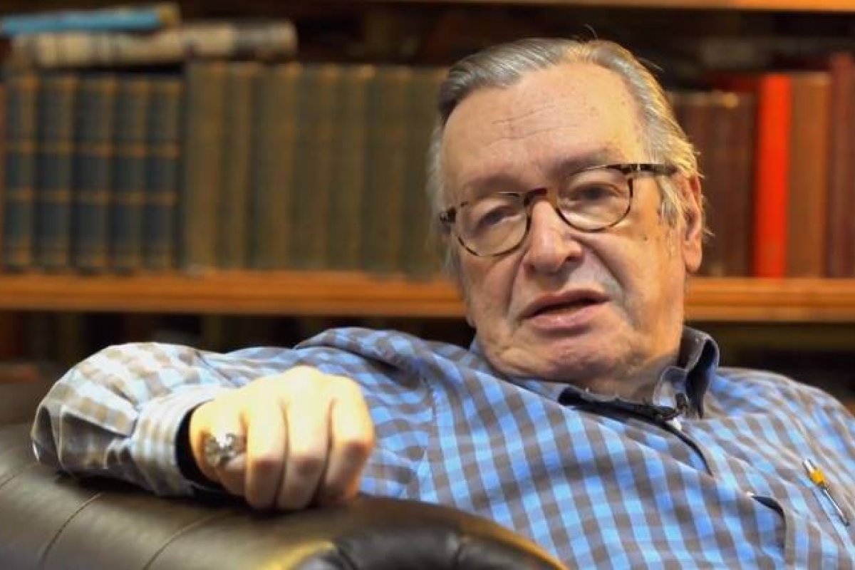 Internado, Olavo de Carvalho tem quadro estável após infecção sistêmica