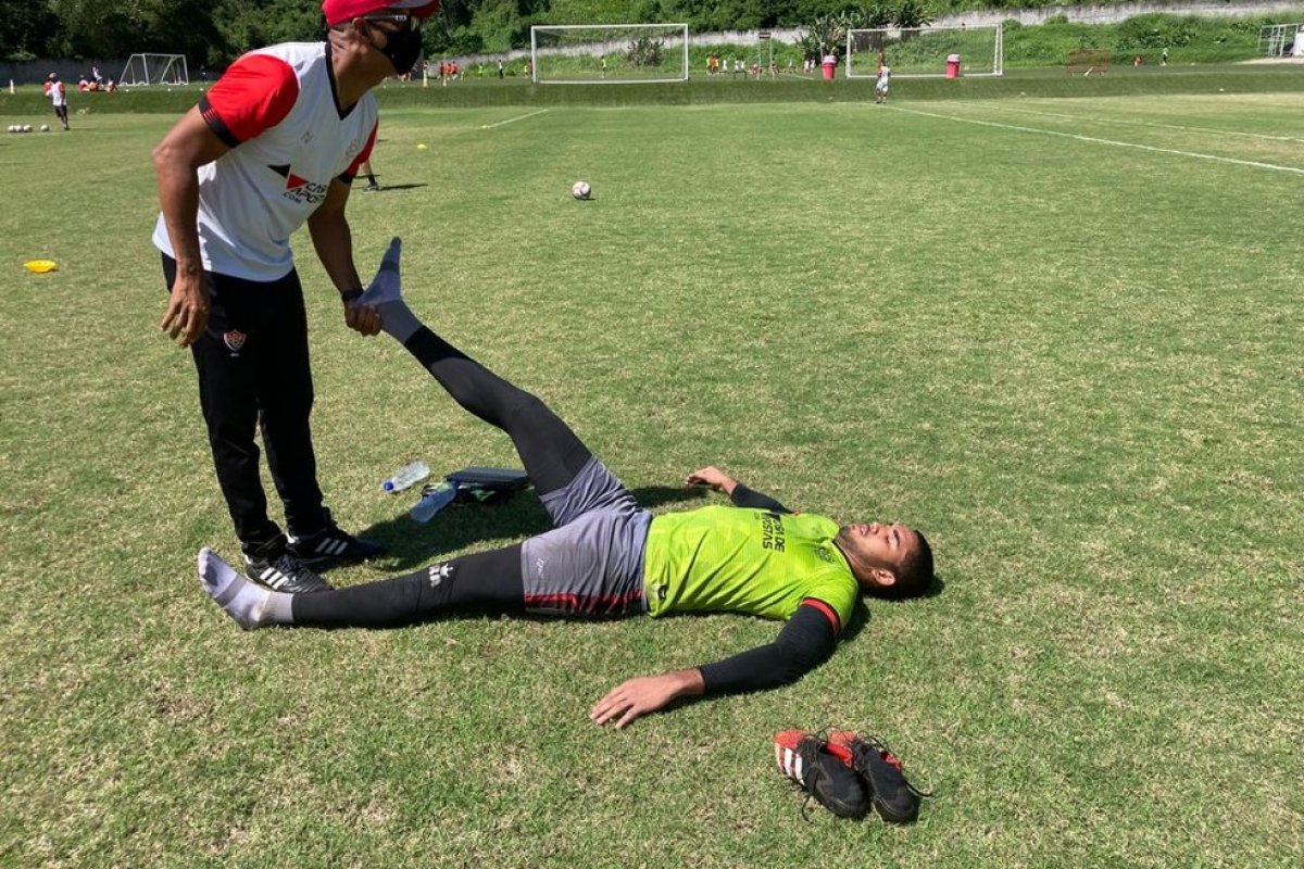 Em má fase, Vitória recebe o vice-líder da Série B no Barradão