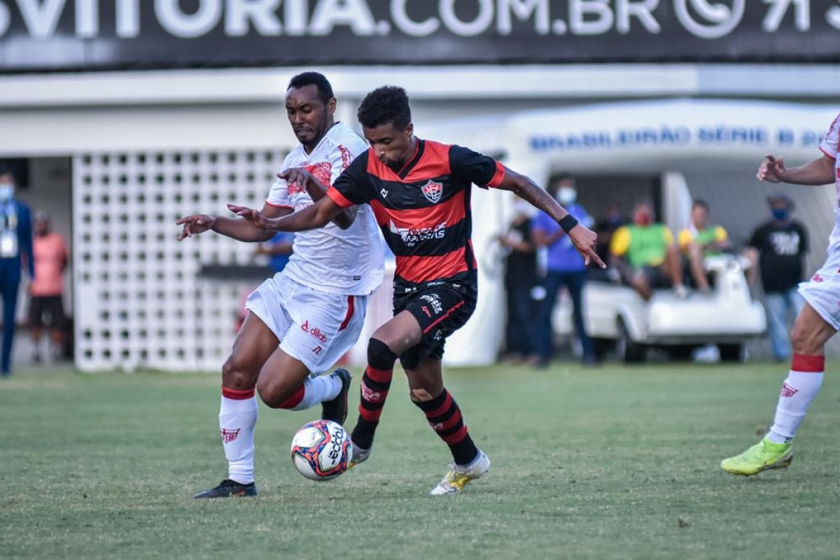 Vitória arranca empate com CRB, mas segue na zona de rebaixamento da Série B