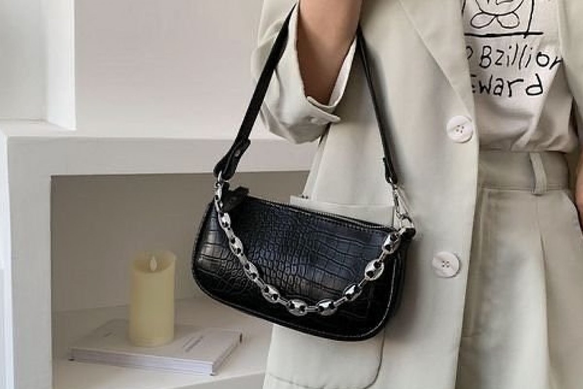 Bolsa baguete é a queridinha do momento