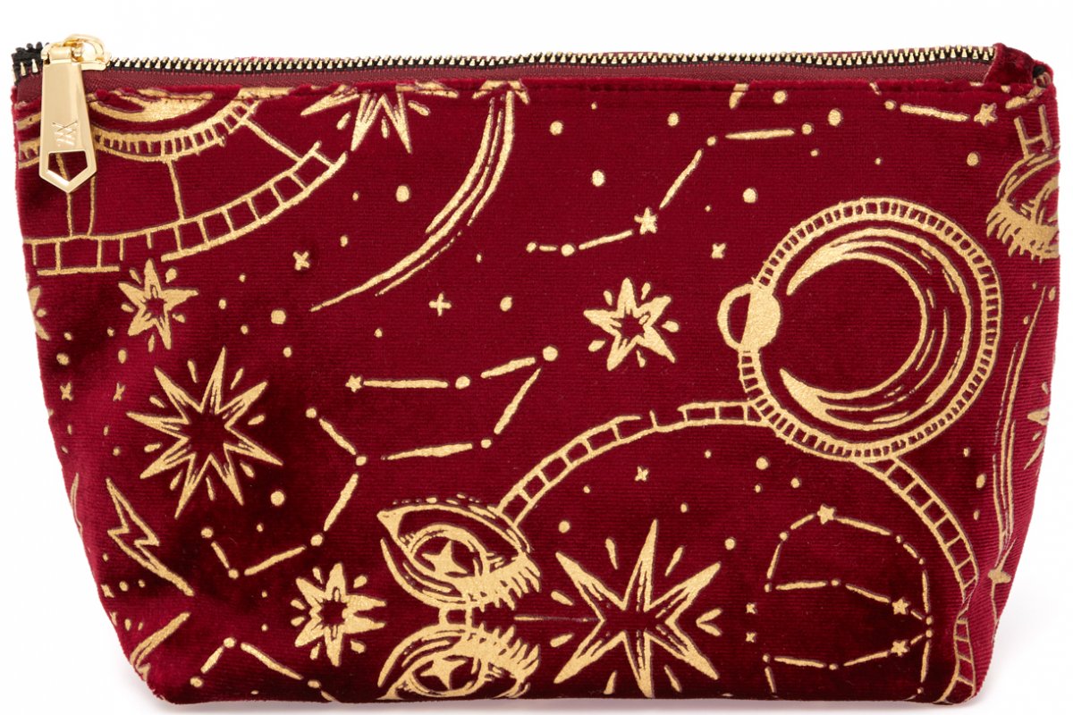 Loungerie aposta em coleção de acessórios inspirada nos signos do zodíaco