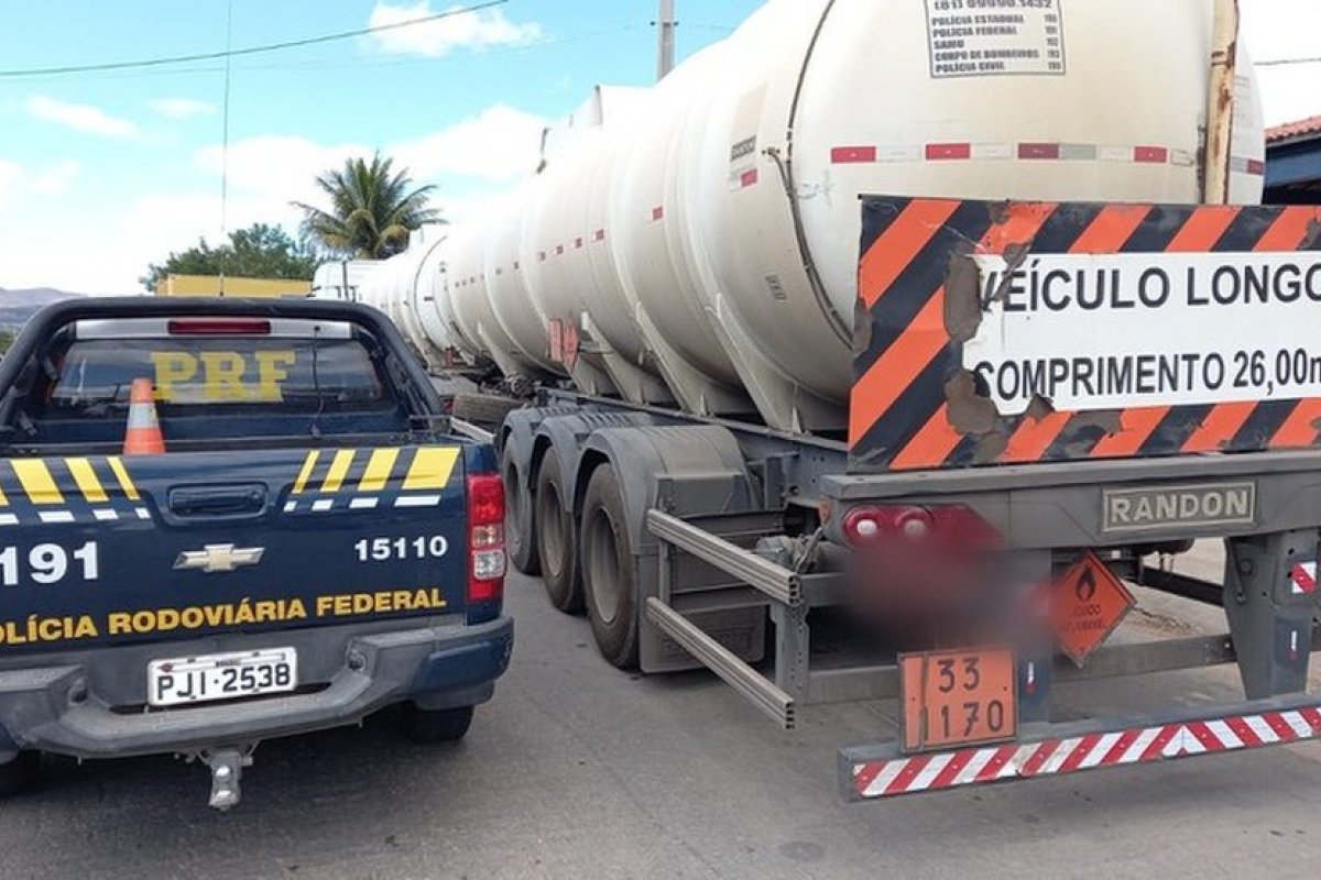 Caminhoneiro é flagrado ao dirigir sob efeito de bebida alcoólica em rodovia na Bahia