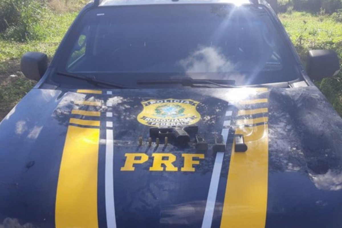 Motociclista é preso ao ser flagrado com pistola, munições e carregador na BR 101