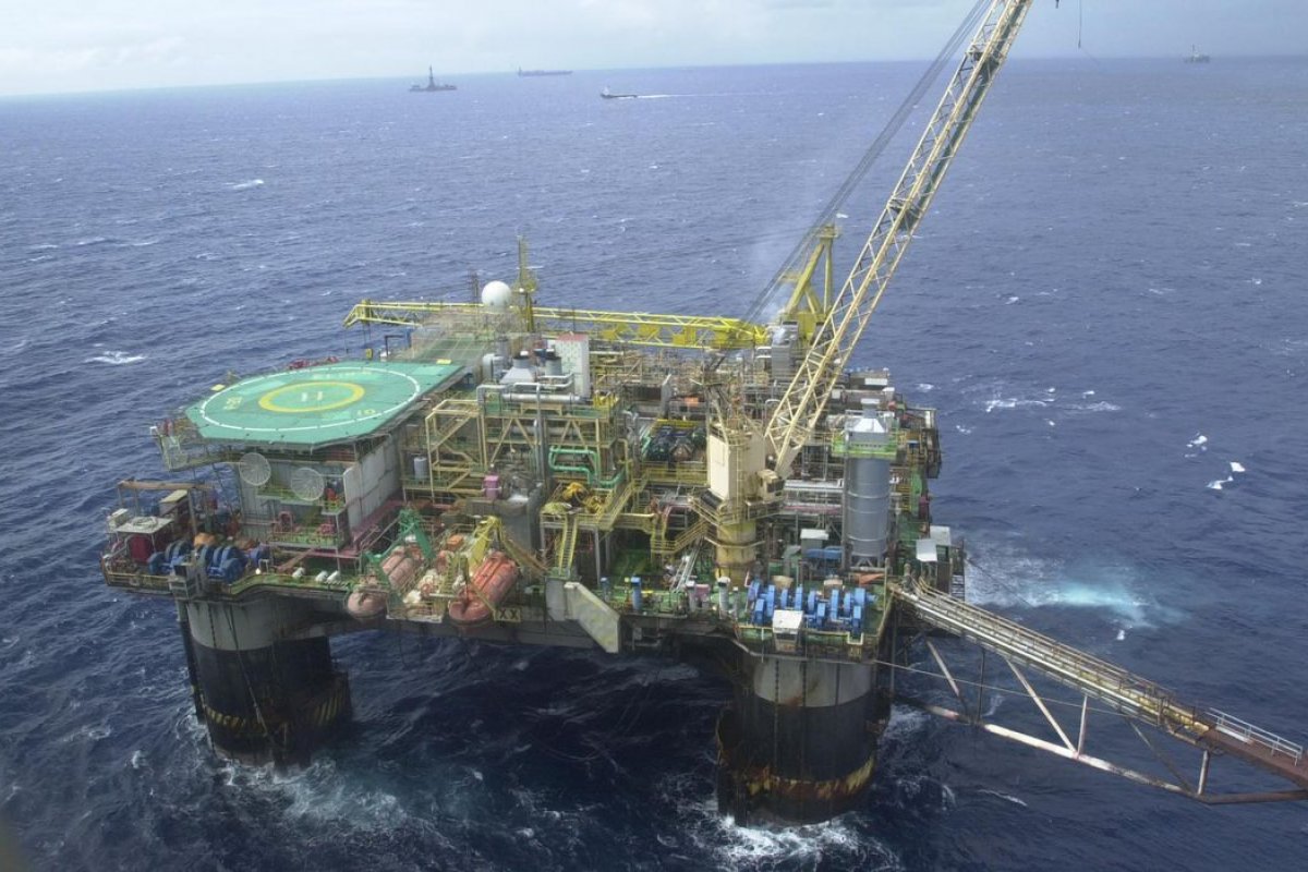 Pré-sal: ministro de Minas e Energia vai aos EUA convencer petroleiras a participar de leilão