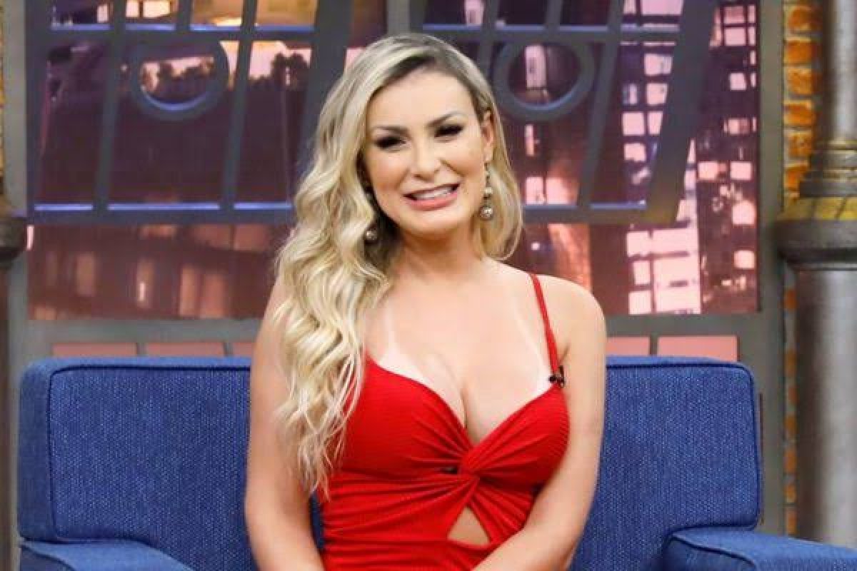 Guerra judicial: Andressa Urach pede parte do faturamento da Universal. Justiça nega!