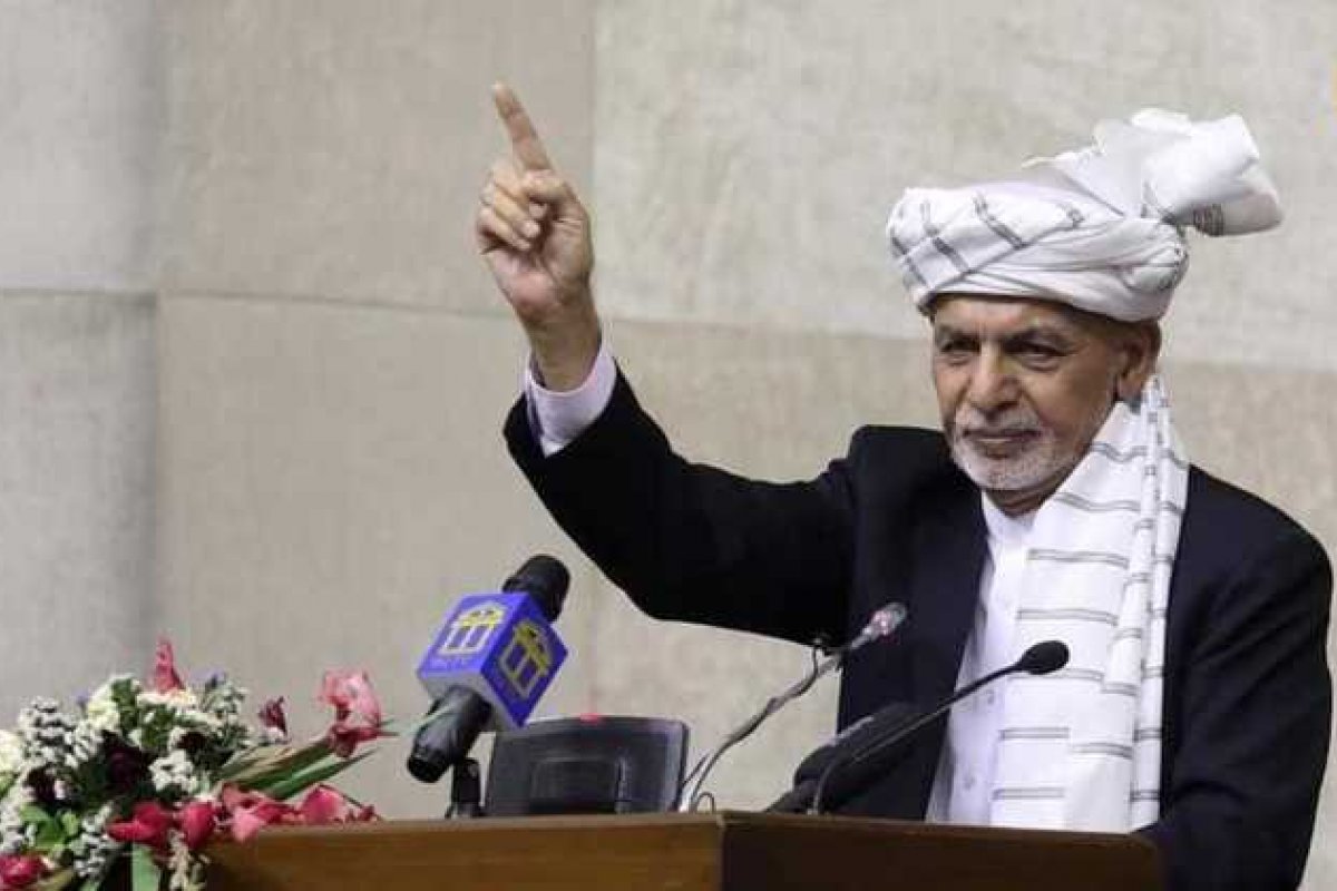 Presidente afegão diz ter fugido para evitar 'banho de sangue'