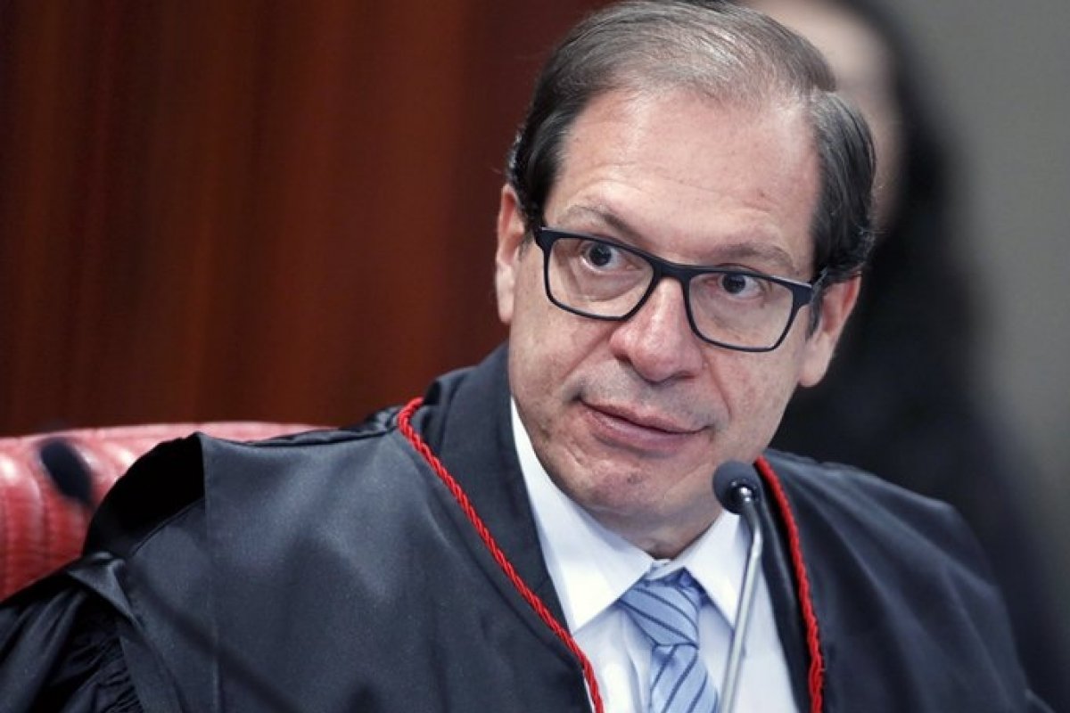 TSE ordena bloqueio de repasses à canais investigados por Fake News