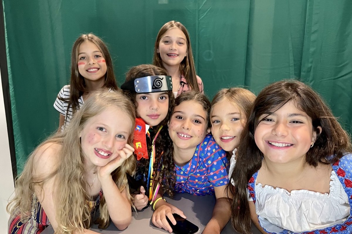 Criatividade, senso crítico e negociação: habilidades essenciais para o futuro são abordados por escolas e projetos educacionais