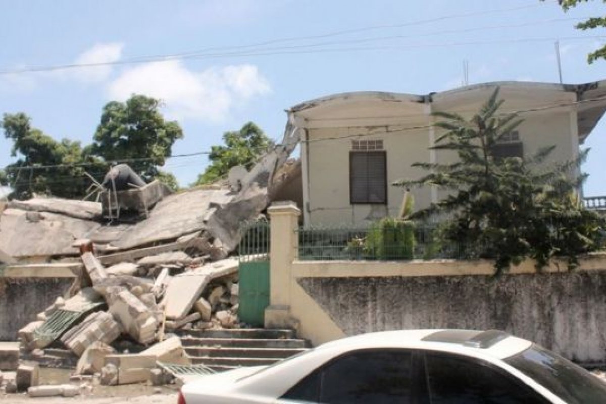 Haiti é atingido por ciclone tropical e busca por sobreviventes de terromoto é dificultado