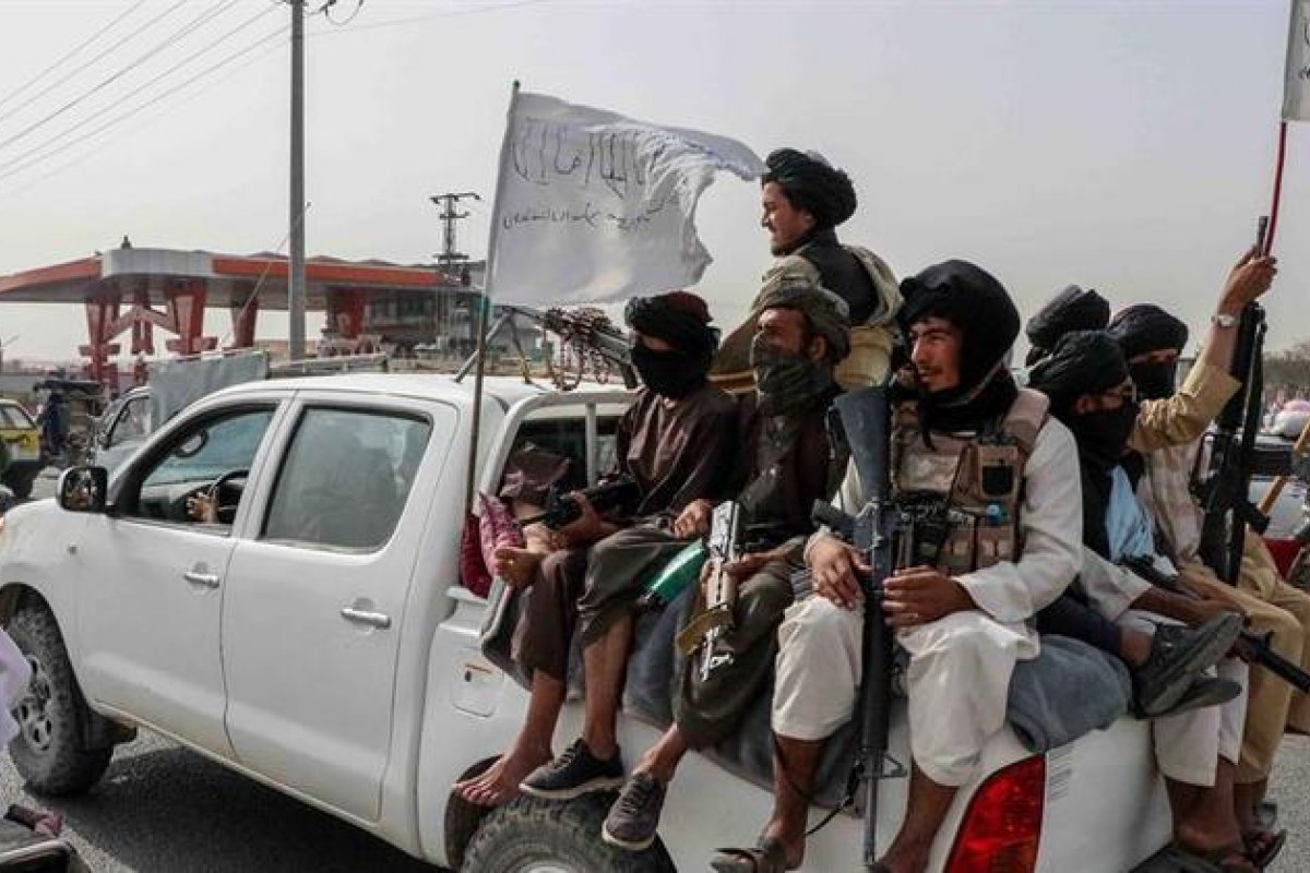 Mulheres terão acesso à educação e não precisarão usar burca na rua, diz Talibã