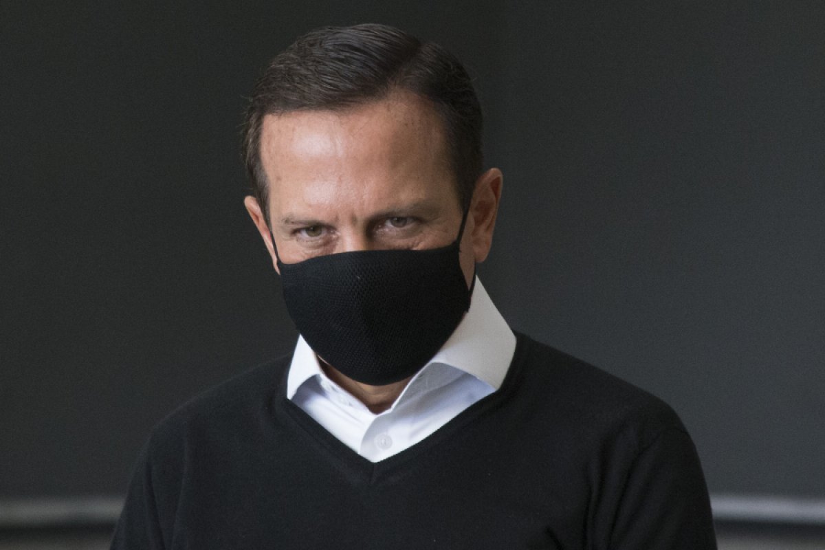 Governo de SP estuda possibilidade de aplicação da 3ª dose contra a Covid-19