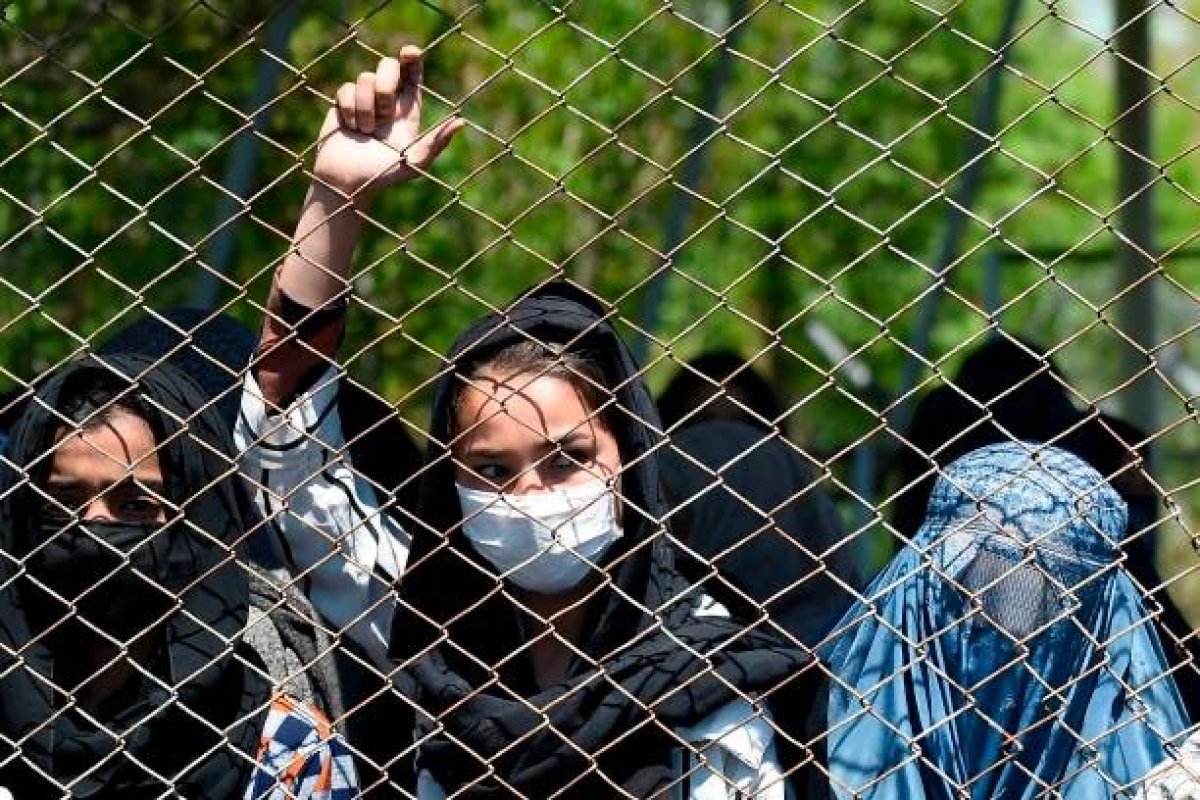 Talibã reprime primeira manifestação no Afeganistão; violência deixa mortos e feridos
