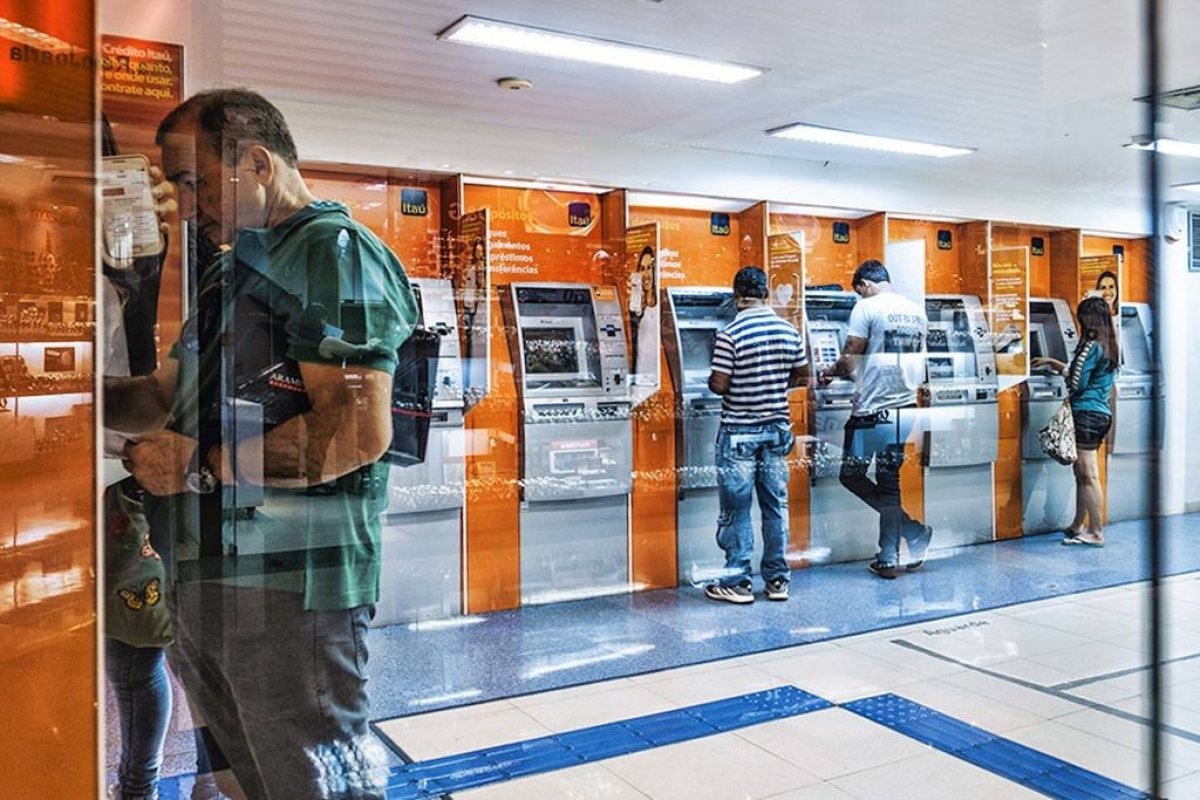 Taxa média de juros do empréstimo pessoal aumentou 5,25% em 12 meses