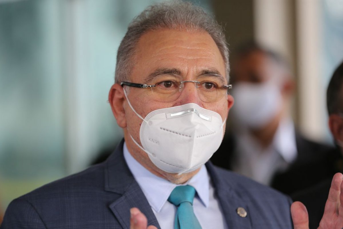 Ministério da Saúde prioriza vacinação de adultos e reduz intervalo da Pfizer