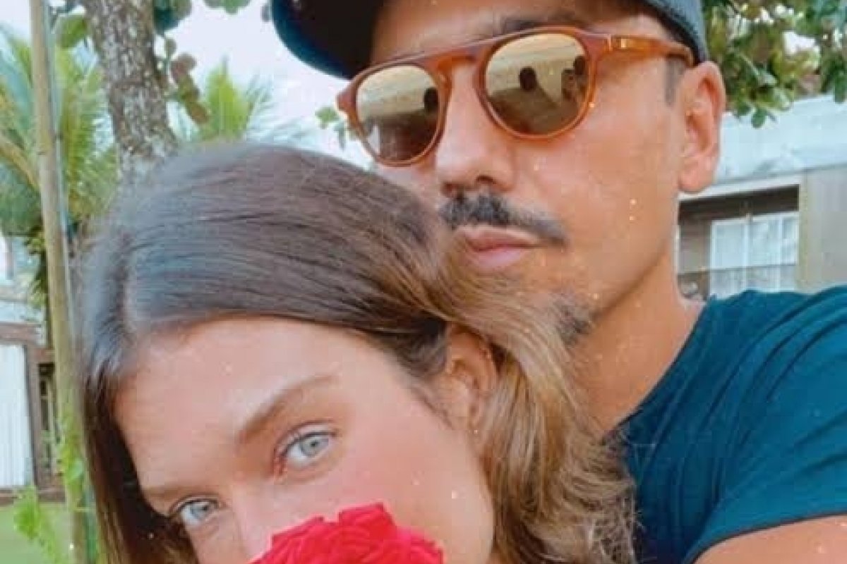 Barraco! Gabriela Pugliesi e namorado são expulsos de hotel na Bahia