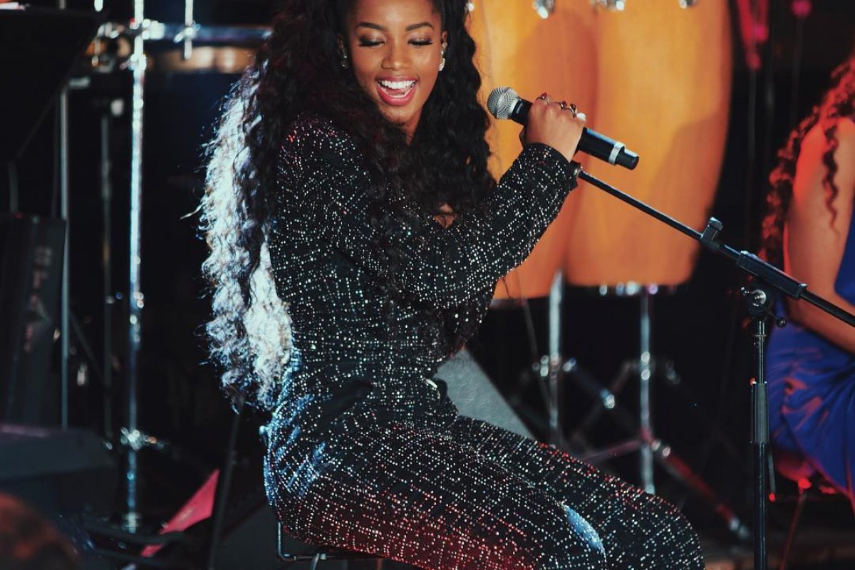 Iza ocupa cadeira de Carlinhos Brown na próxima edição do 'The Voice Brasil'