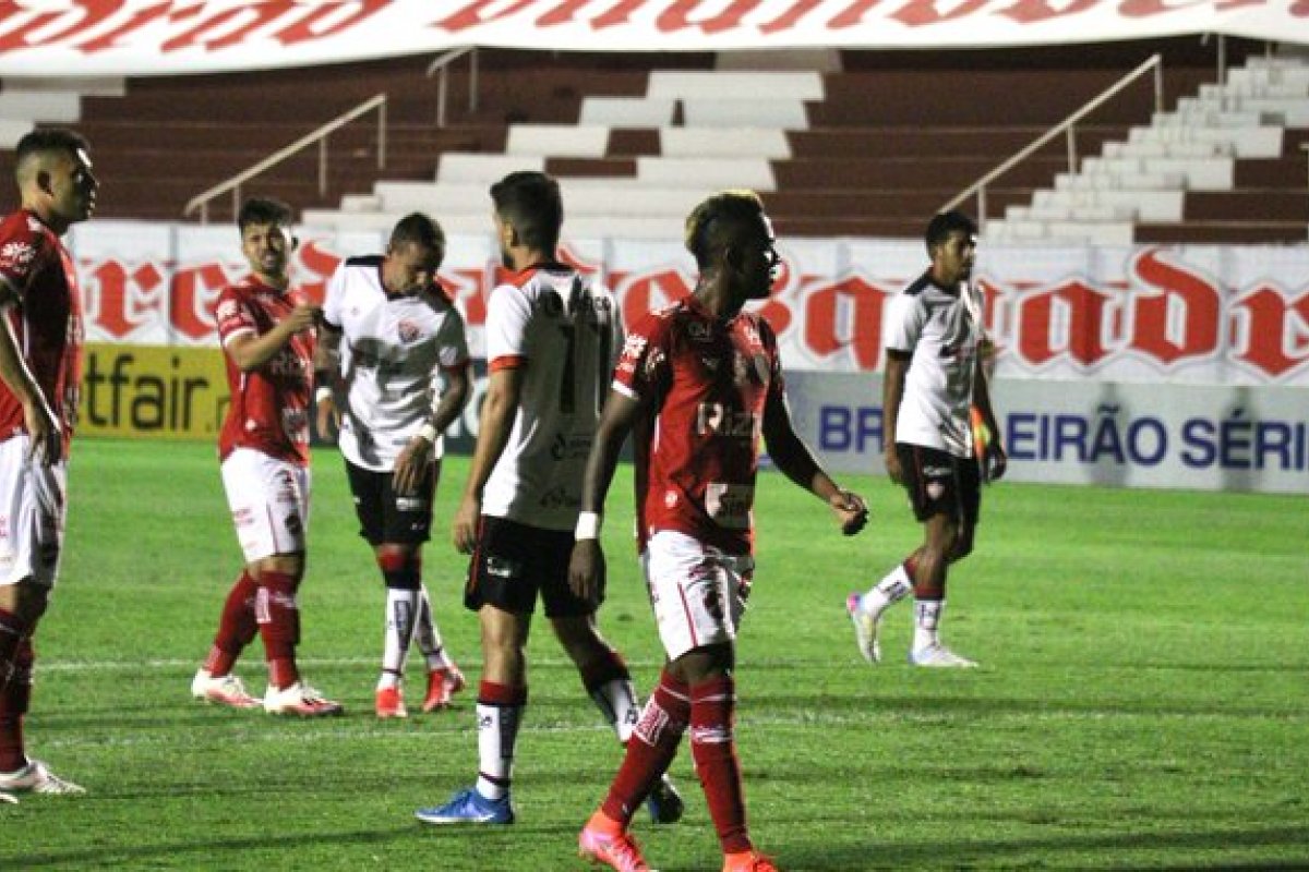 Vitória empata sem gols com o Vila Nova no encerramento do primeiro turno da Série B