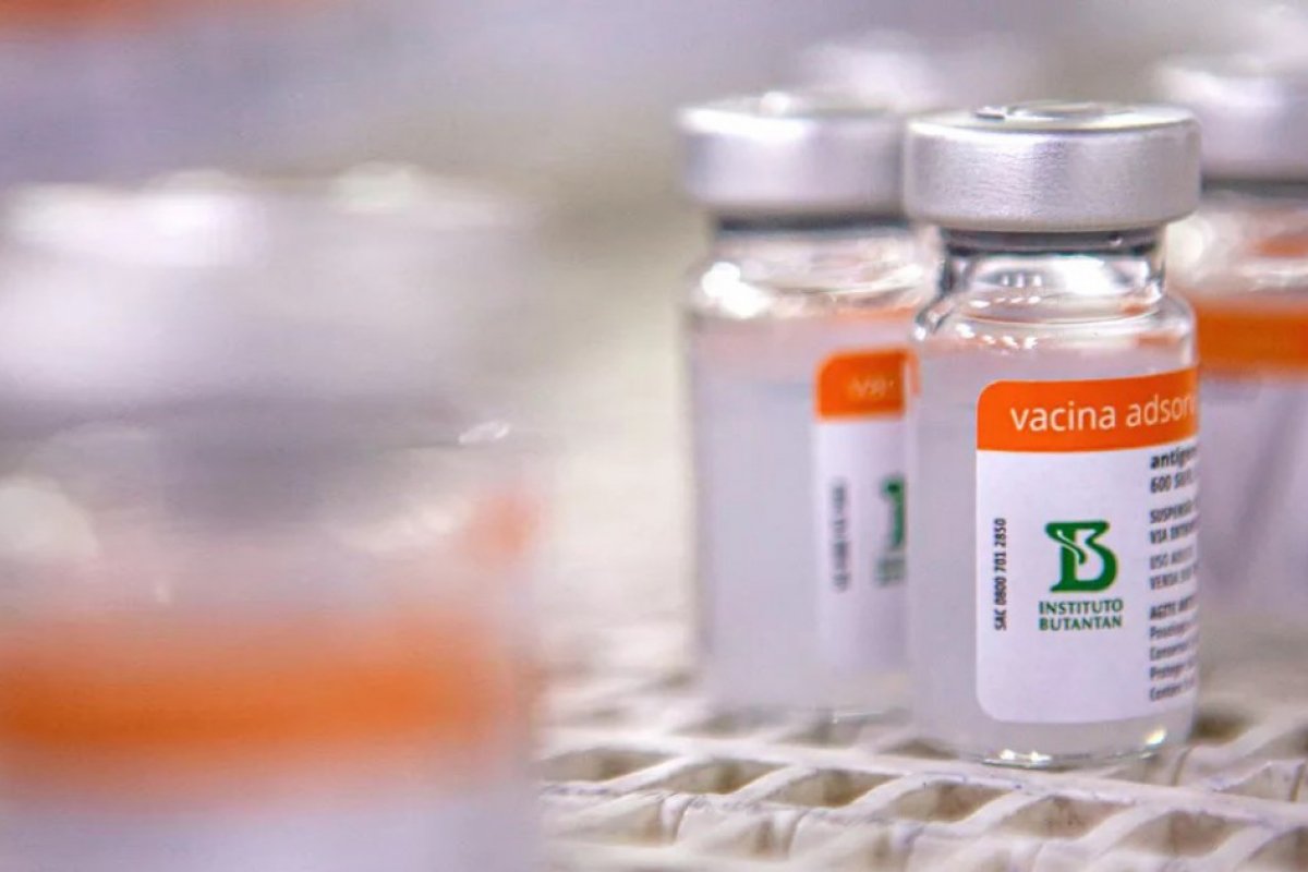 Anvisa nega vacinação de grupo de 3 a 17 anos com CoronaVac