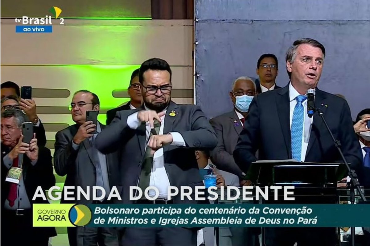 Durante culto, Bolsonaro relembra compromisso de indicar ministro "terrivelmente evangélico" ao STF