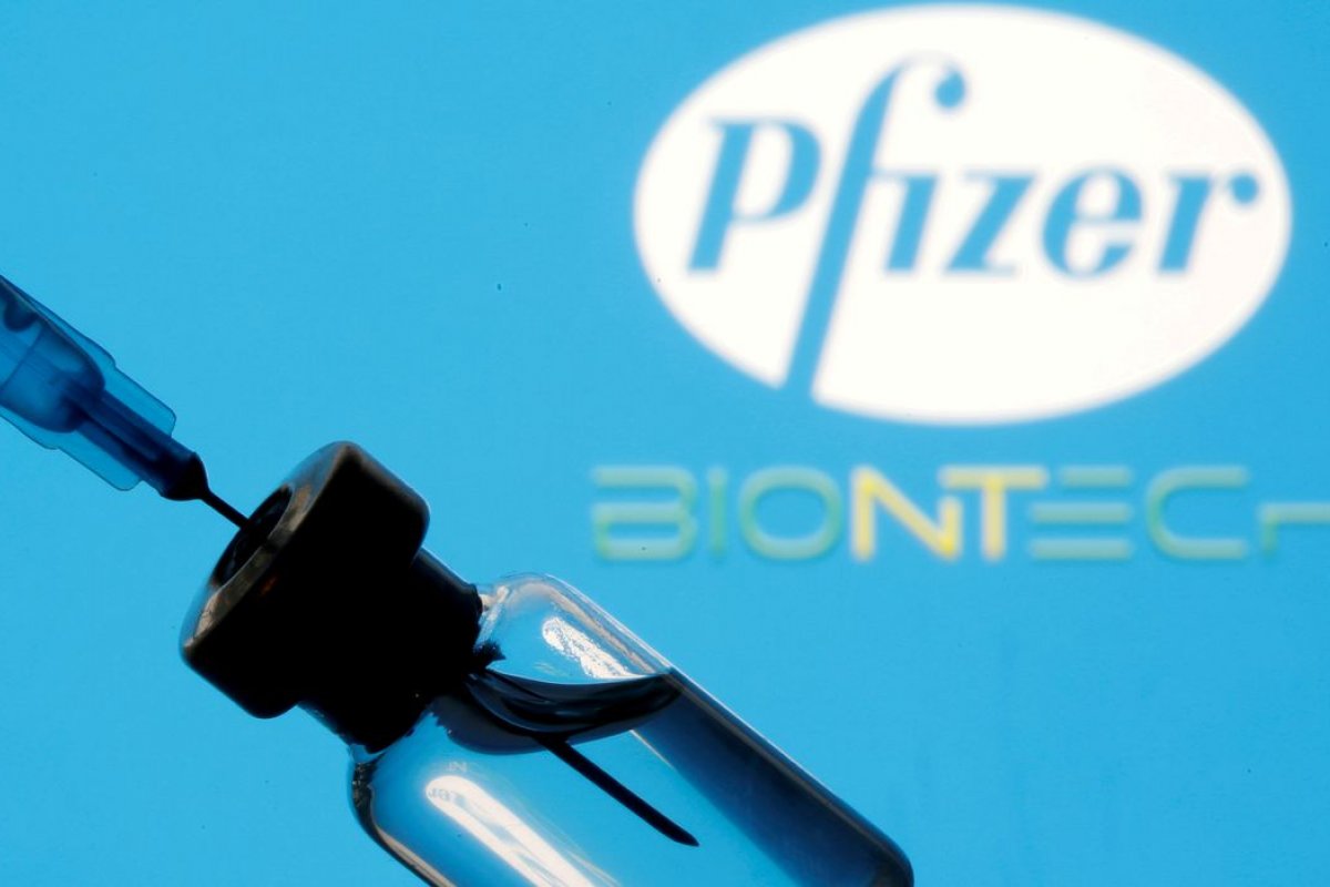 Pfizer perde eficácia mais rápido que AstraZeneca contra a variante Delta