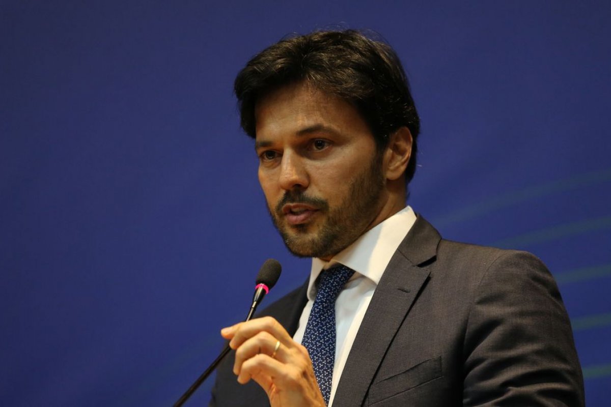 Leilão do 5G deve acontecer até a 1ª quinzena de outubro, afirma ministro