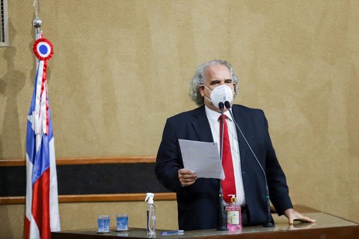 “Empresa privada não se preocupa com saneamento básico e abastecimento de água, isso quem faz é o Estado”, dispara Marcelino Galo