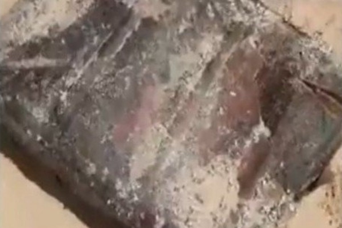 Novo fardo de borracha é encontrado em praia de Jauá, Região Metropolitana de Salvador