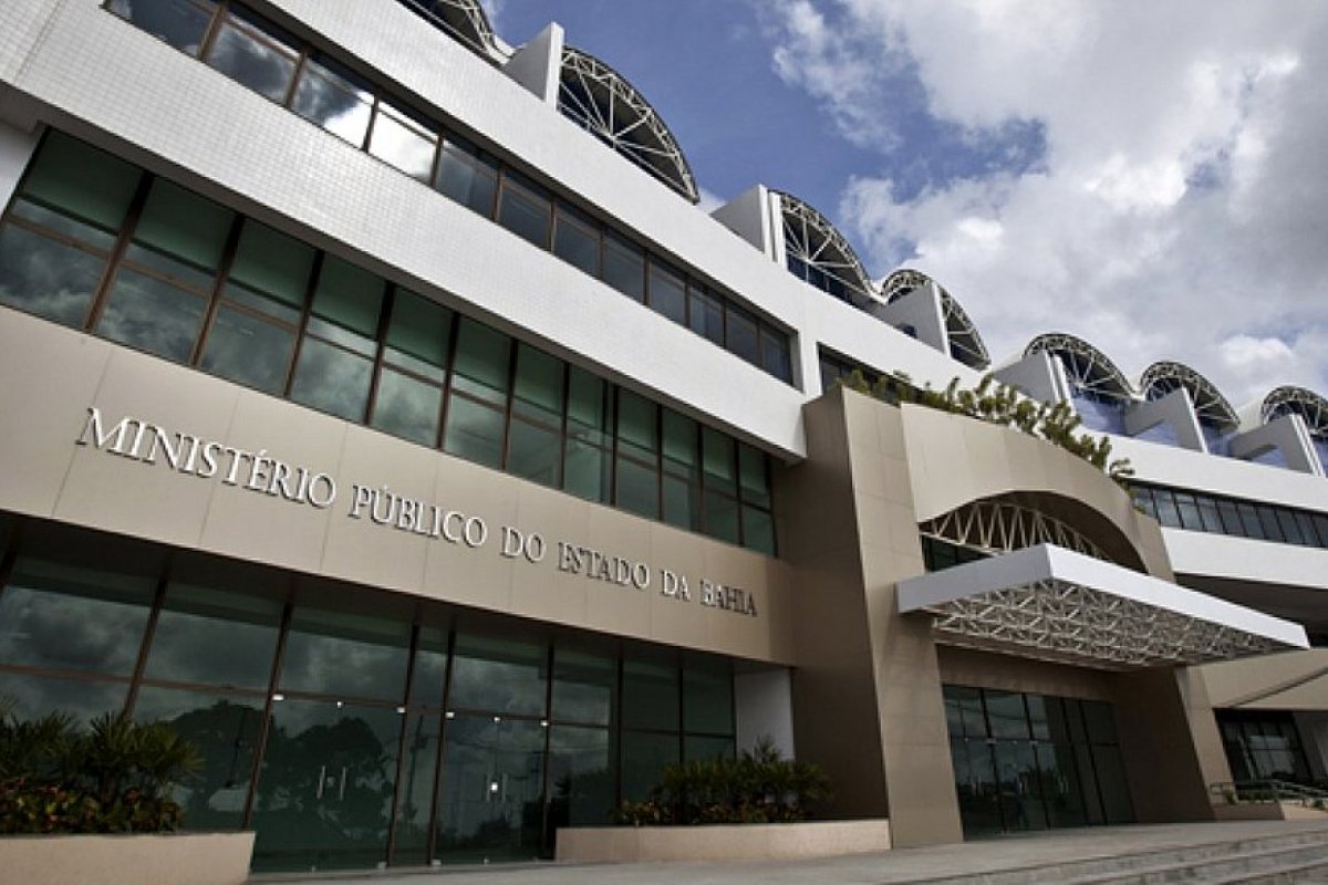 Vitória da Conquista terá que exonerar procuradores e assessores não concursados