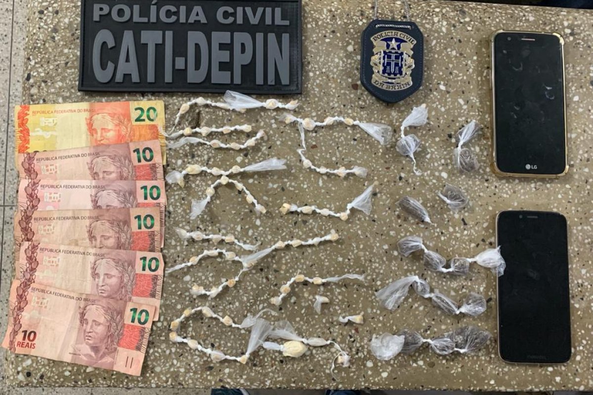 Mais de 60 pedras de crack são encontradas em uma casa no sul da Bahia