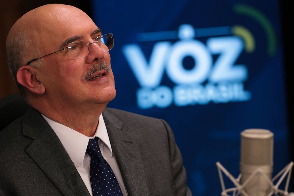 Após falar que "há crianças com grau de deficiência que é impossível conviver", Milton Ribeiro pede perdão