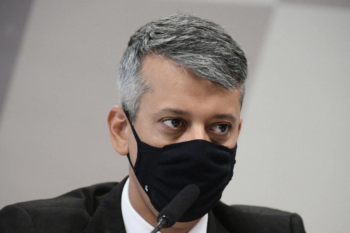 Justiça cancela prisão de Roberto Dias, determinada pela CPI da Pandemia
