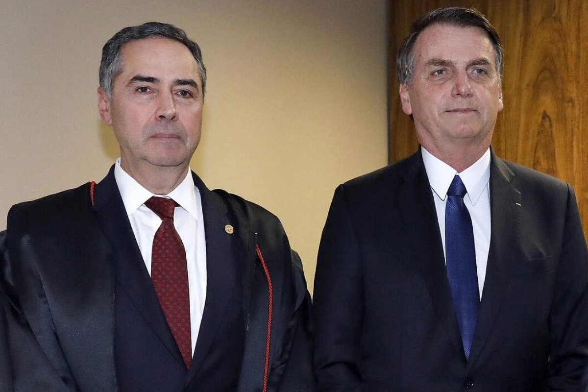 Bolsonaro diz que vai enviar pedido de impeachment contra Barroso nos próximos dias