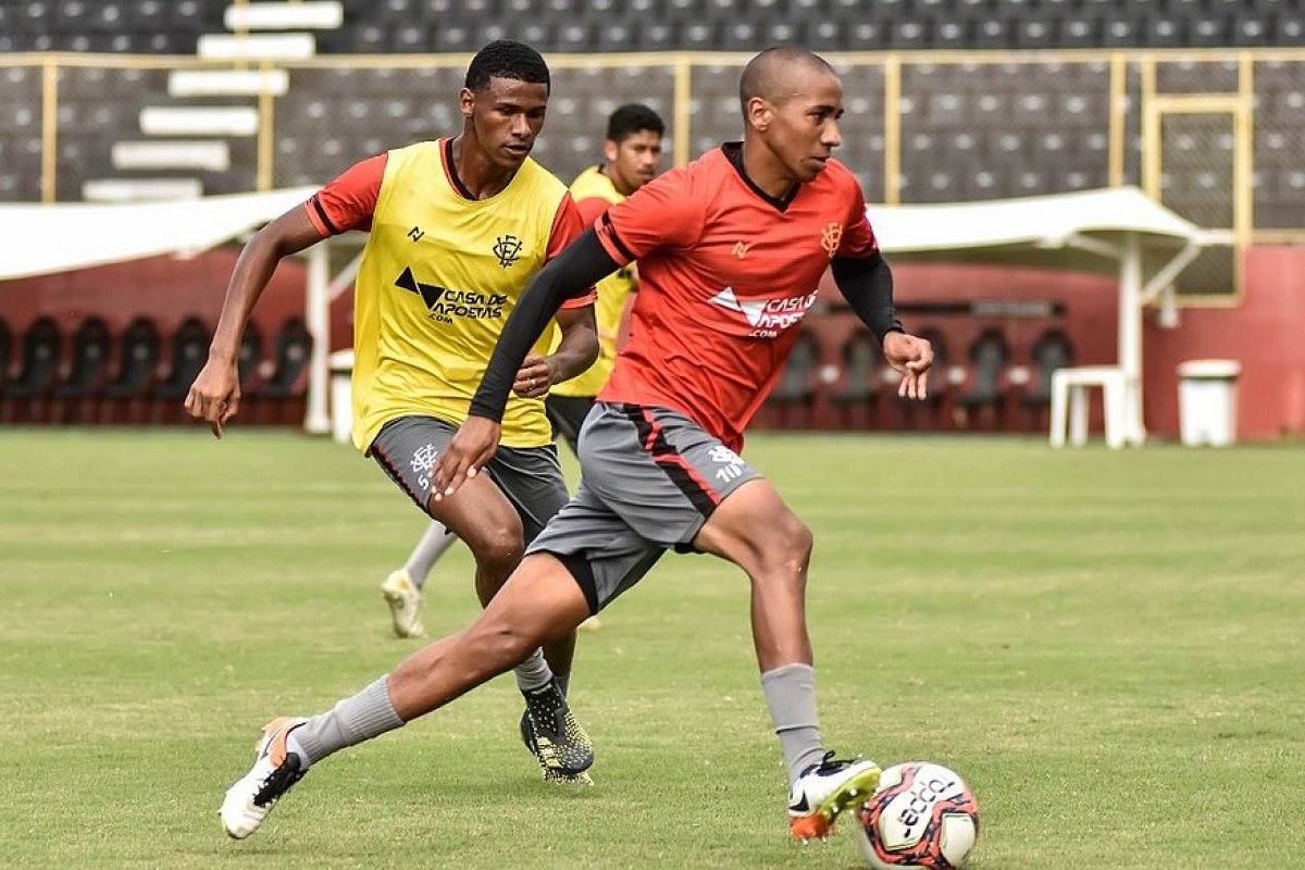 Vitória dá pontapé inicial no segundo turno da Série B diante do Guarani com foco de deixar Z-4