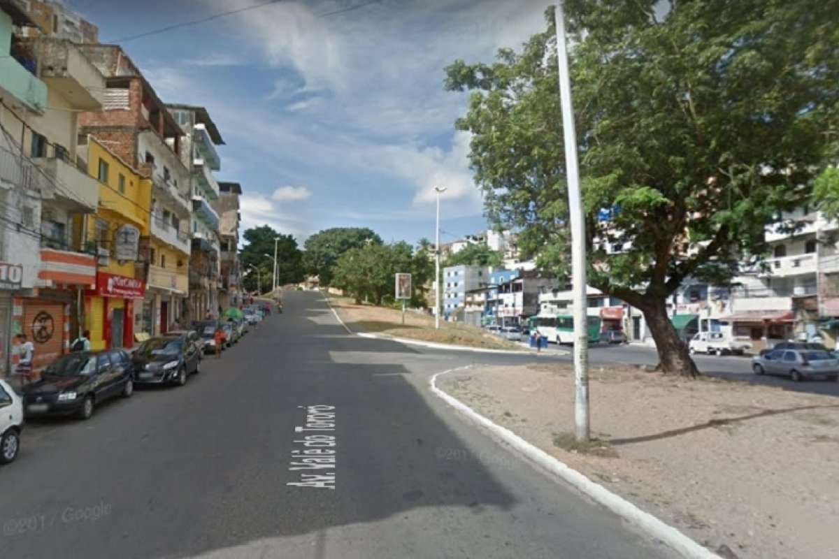 Vendedor ambulante fica ferido após ser baleado na região da Estação da Lapa, em Salvador