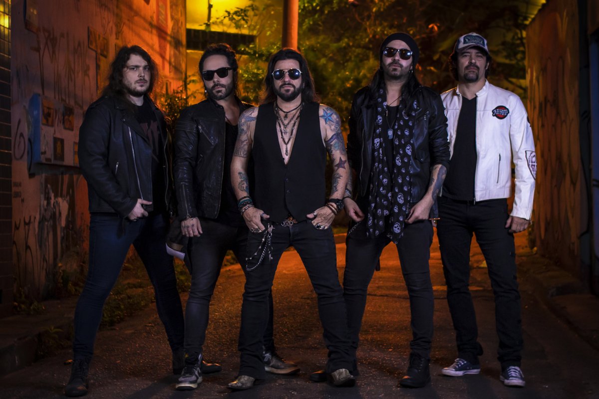 Banda "Nite Stinger" estreia com primeiro single e clipe