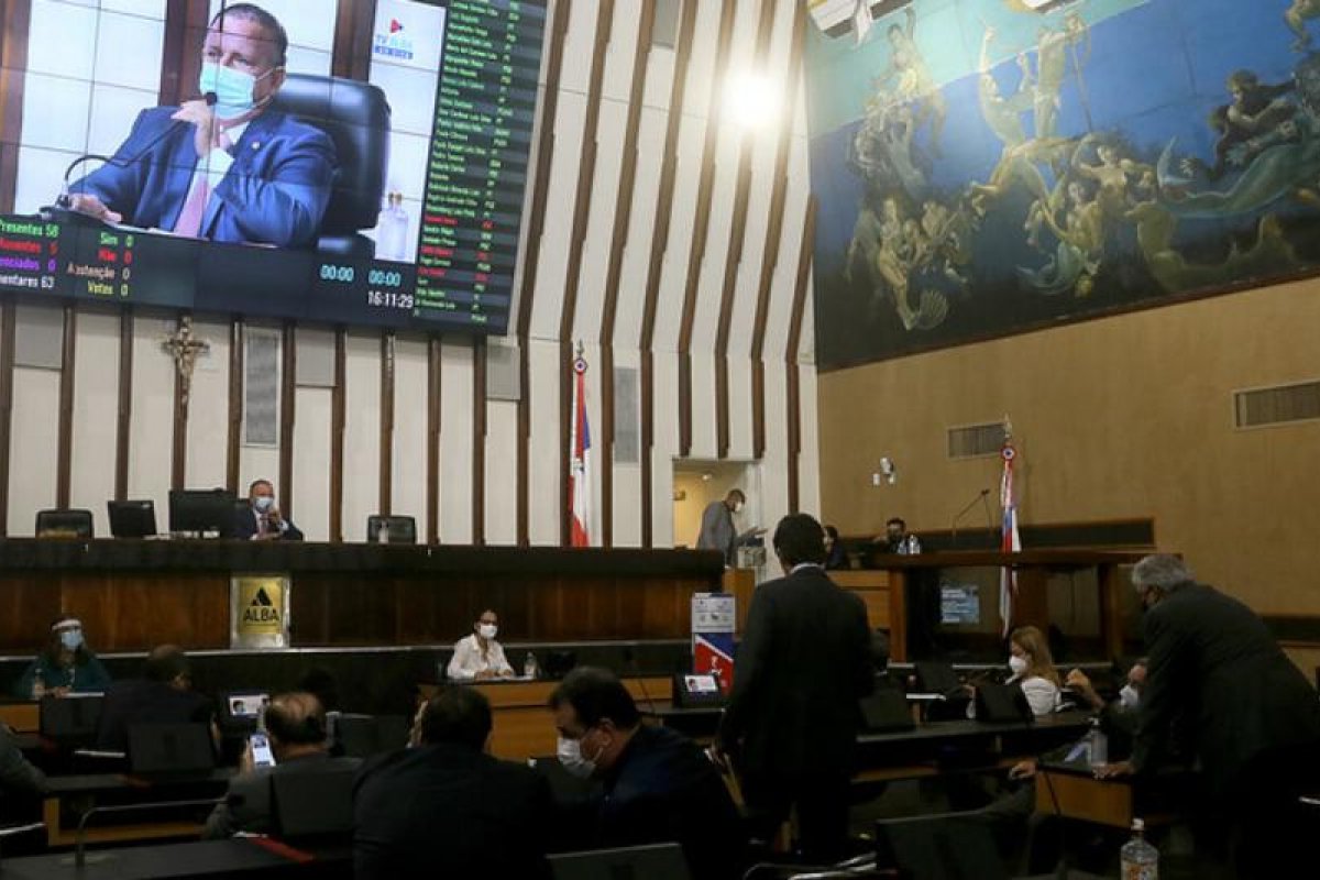 AL-BA retoma votação de projetos na terça (24)