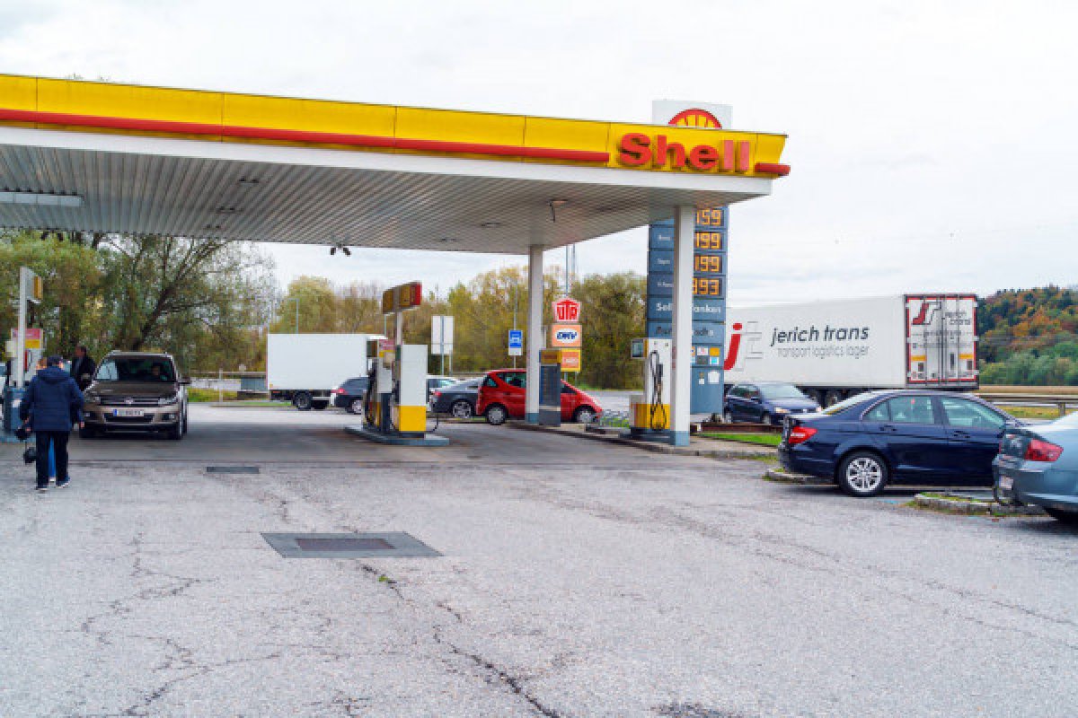 Com nova alta no preço, gasolina chega a ser vendida por R$ 7,36 em algumas regiões do Brasil